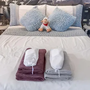 https://apt-pyjamagetaways.brighton-hotels-england.com